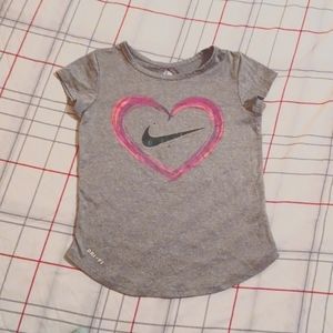 Girls 3-4T Nike heart shirt